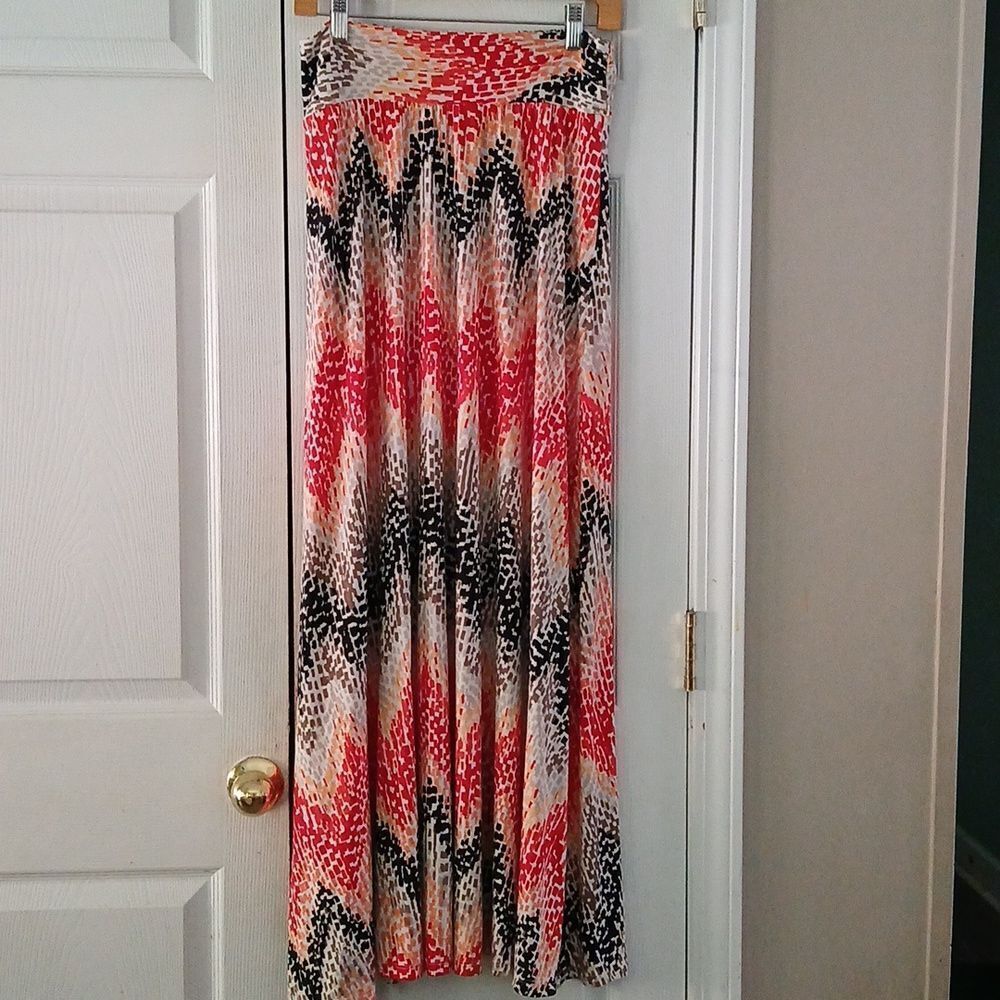 Versona Chevron red orange black brown orange off white maxi pull on skirt Sz M